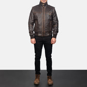 
Street Brown Leather Bomber Jacket - 展现立体袖型与合身版型的侧身视角