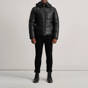 
Gordon Tan Hooded Leather Puffer Jacket - 展现立体袖型与合身版型的侧身视角