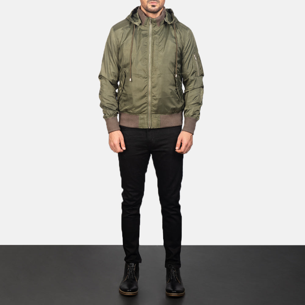 
Hanklin Ma-1 Green Hooded Bomber Jacket - 展现立体袖型与合身版型的侧身视角