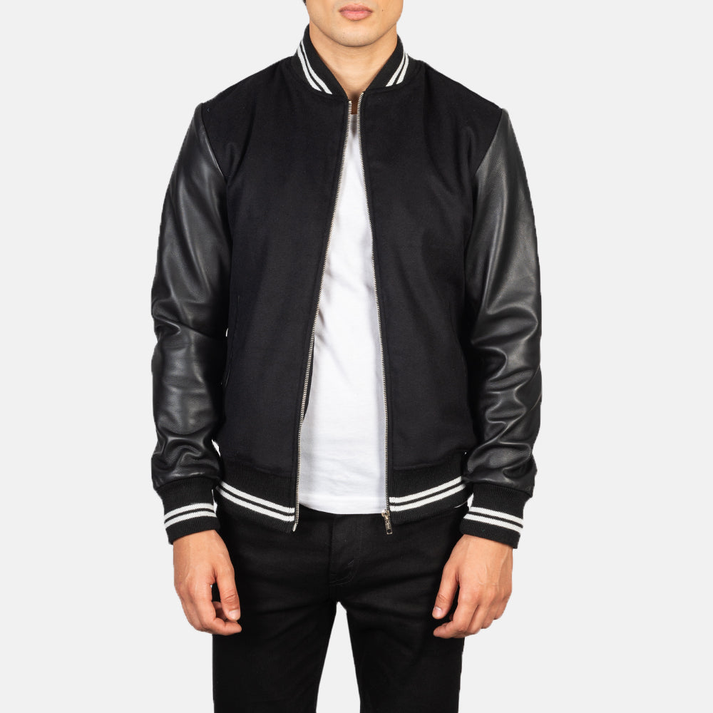 
Harrison 经典黑 Hybrid Varsity 真皮夹克 男士 in Black Sheepskin Leather - 正面版型与定制立体剪裁轮廓 | 官方商城选购