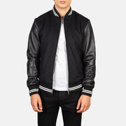 
Harrison 经典黑 Hybrid Varsity 真皮夹克 男士 in Black Sheepskin Leather - 正面版型与定制立体剪裁轮廓 | 官方商城选购