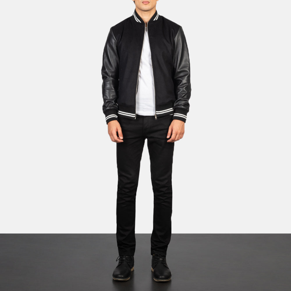 
细节特写 of Knit Rib & zipper Hardware on Harrison 经典黑 Hybrid Varsity 真皮夹克 男士