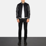 
细节特写 of Knit Rib & zipper Hardware on Harrison 经典黑 Hybrid Varsity 真皮夹克 男士