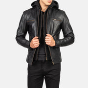 Close-Up Detail of Band with Snap Button &amp; Zipper Hardware on Men's Hector 黑色 Hooded 真皮机车夹克 男士