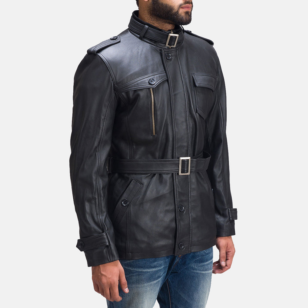 
Black Sheepskin leather Coat - 展现肩线贴合与利落下摆的背部视角