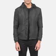 
Jimmy 经典黑 Hooded Windbreaker 真皮夹克 男士 in Black Polyester - 正面版型与定制立体剪裁轮廓 | 官方商城选购