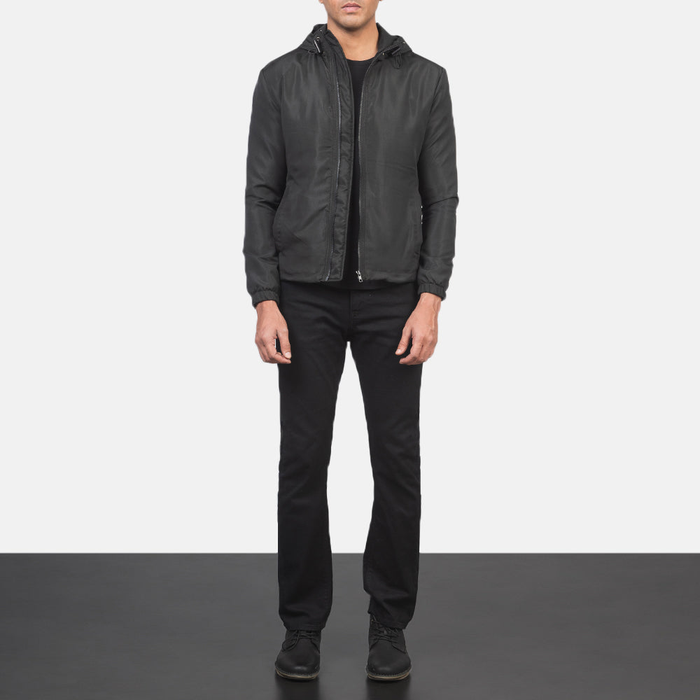 
Jimmy 经典黑 Hooded Windbreaker 真皮夹克 男士 - 展现立体袖型与合身版型的侧身视角