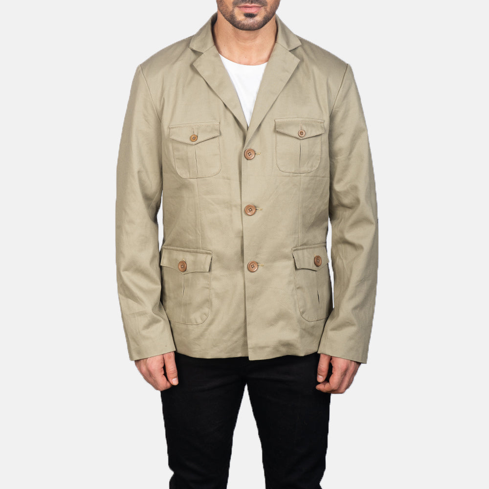 Close-Up Detail of Notch &amp; Button Hardware on Kajetan Beige Safari 真皮夹克 男士