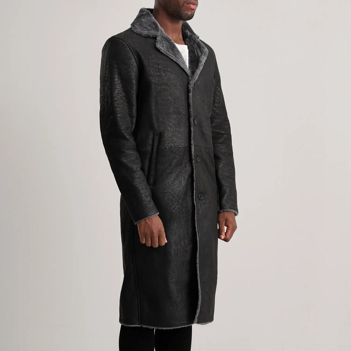 
Distressed Black Sheepskin Snuffed Aviator Jacket - 展现肩线贴合与利落下摆的背部视角
