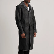 
Distressed Black Sheepskin Snuffed Aviator Jacket - 展现肩线贴合与利落下摆的背部视角