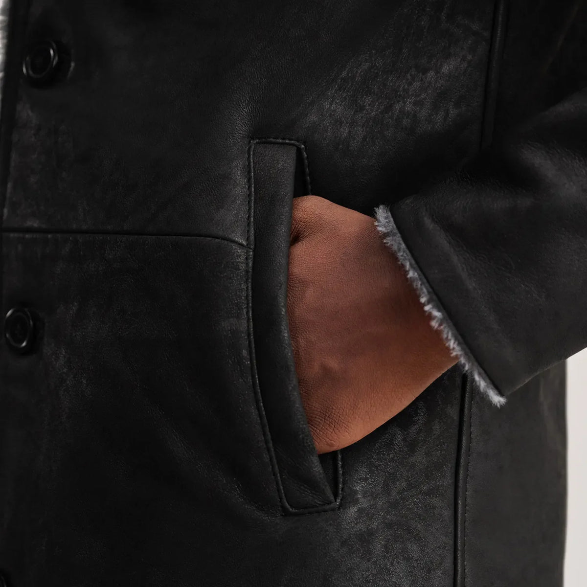 
内衬展示 Showing Fully faux fur lined & 内部双侧实用暗袋