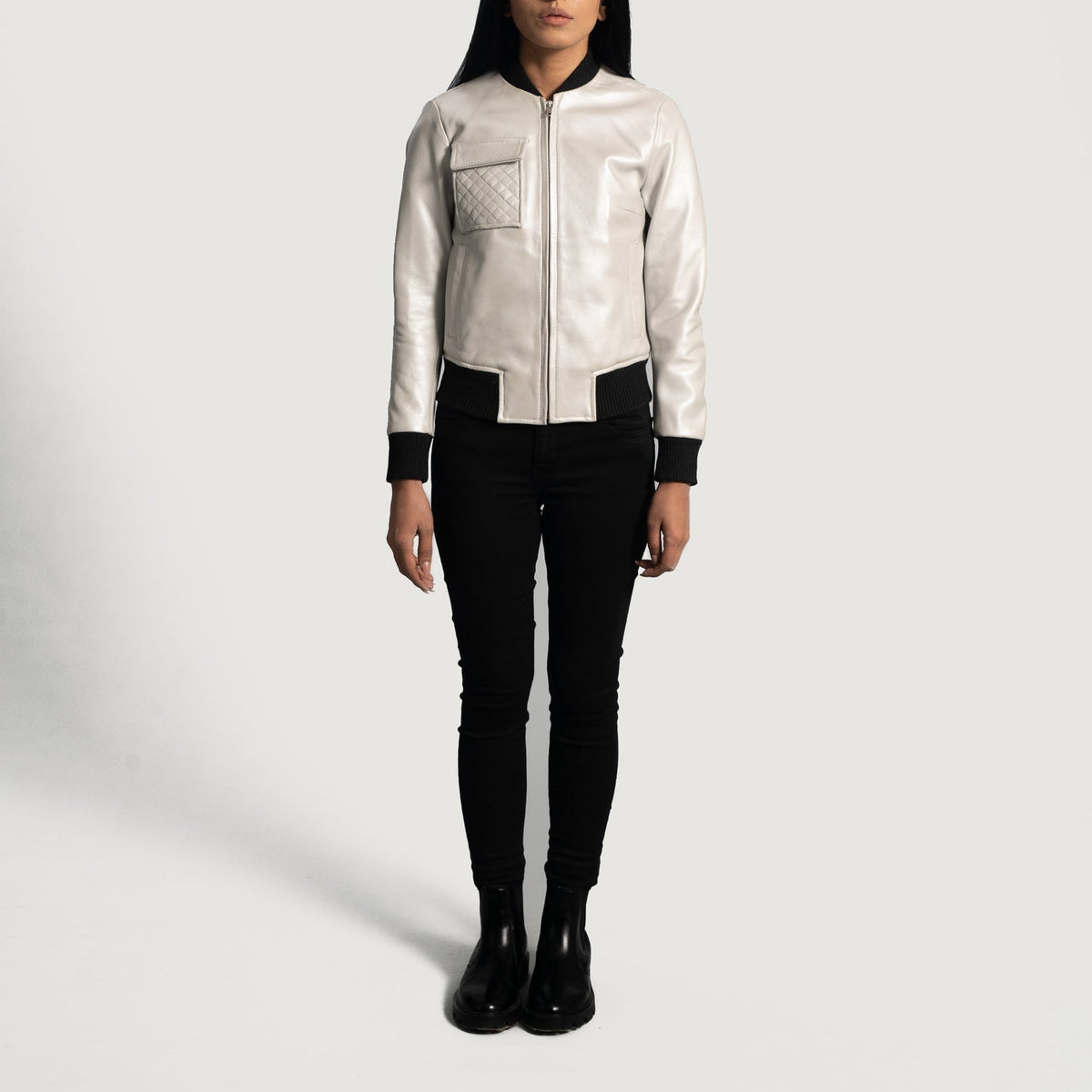 Close-Up Detail of Varsity &amp; Zipper Hardware on Women's Lana Silver 真皮飞行员夹克 女士