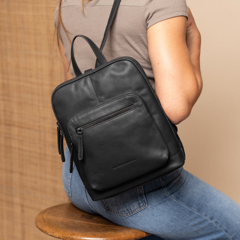Floran Full-Grain Leather Backpack 女士