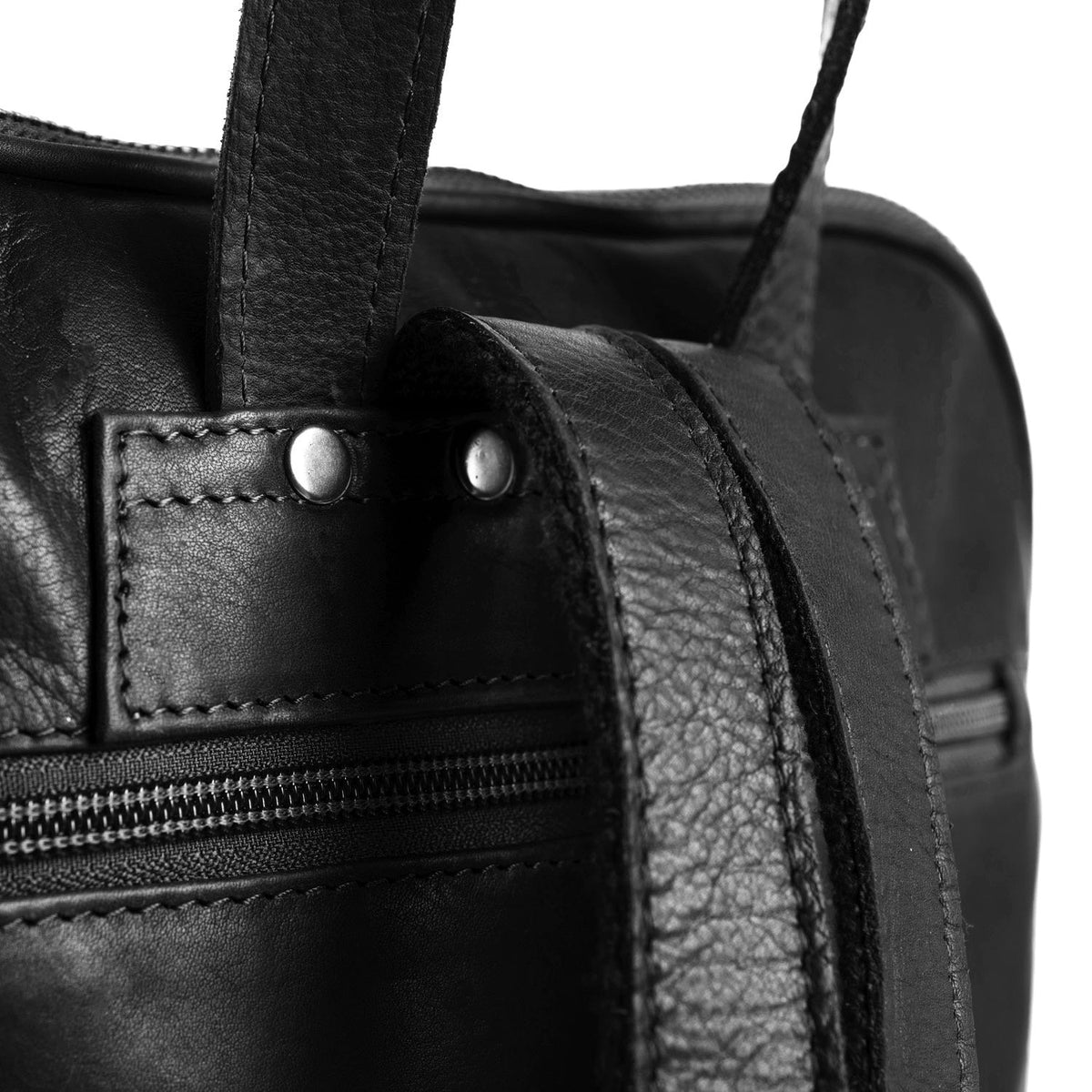 Solid Antique Brass Hardware &amp; Heavy-Duty Dual Zipper Detail on Naomi Full-Grain Leather Backpack 女士