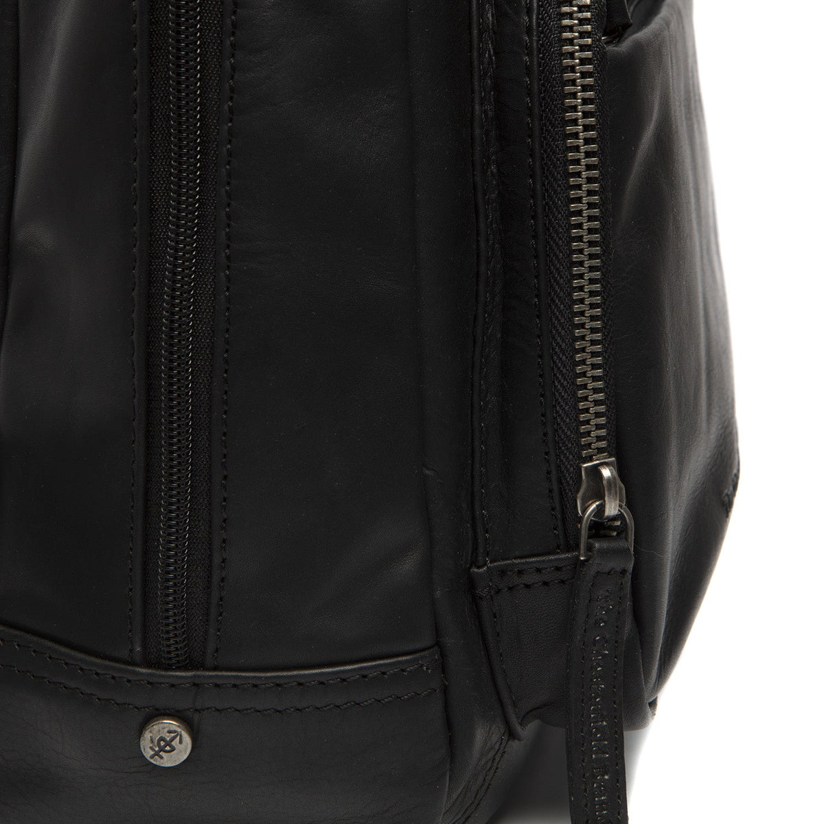 Santana Full-Grain Leather Backpack 女士 - Structured Side Profile Showing Gusset Depth &amp; Expansion Capacity