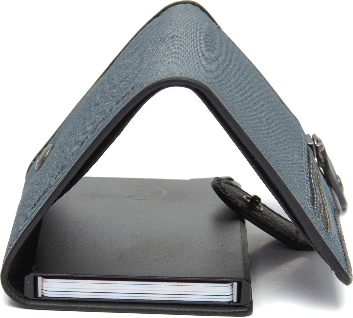 Delsbo Full-Grain Leather Card Holder 女士 - Structured Side Profile Showing Gusset Depth &amp; Expansion Capacity