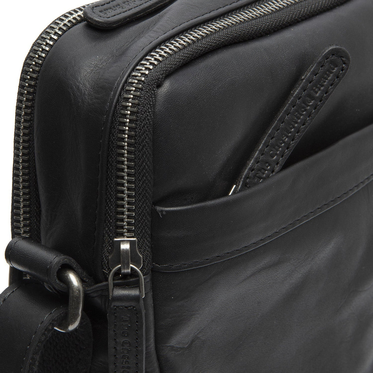 Solid Antique Brass Hardware &amp; Heavy-Duty Dual Zipper Detail on Alva Full-Grain Leather Crossbody Bag 男士
