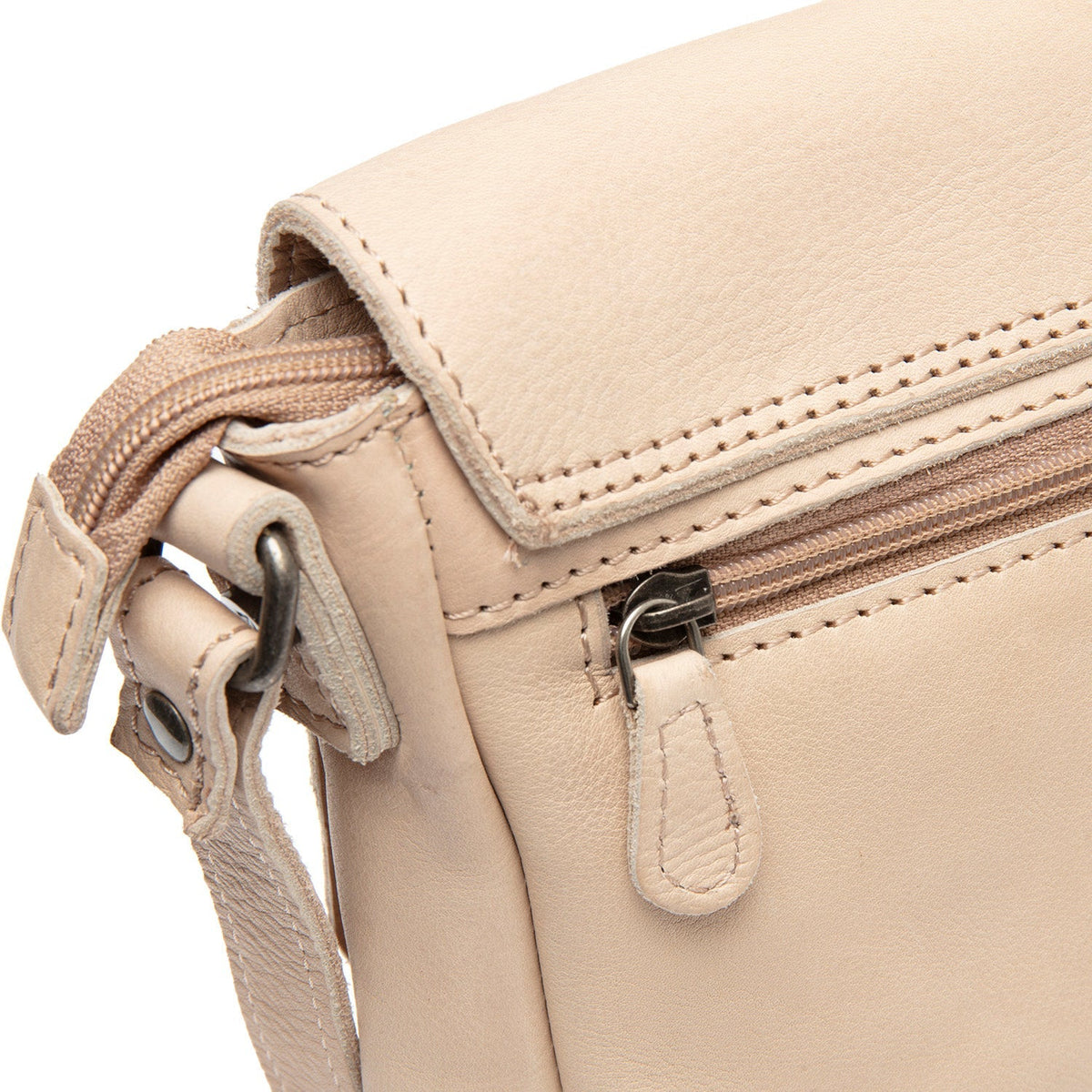 
内衬展示 Showing Dedicated Padded Laptop Sleeve & Multi-Compartment Organization