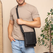 Bodin Full-Grain Leather Crossbody Bag 女士 - Structured Side Profile Showing Gusset Depth &amp; Expansion Capacity