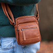 Bremen Full-Grain Leather Crossbody Bag 男士 – alternate product view 2