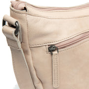 
Solid Antique Brass Hardware & Heavy-Duty Dual Zipper Detail on Clarita 真皮斜挎包