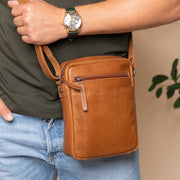 Laveno Full-Grain Leather Crossbody Bag 男士 – alternate product view 2