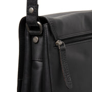 
内衬展示 Showing Dedicated Padded Laptop Sleeve & Multi-Compartment Organization