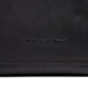 
Classic 100% Full-Grain leather Bag - 展现加固真皮背带与承重走线的背部视角