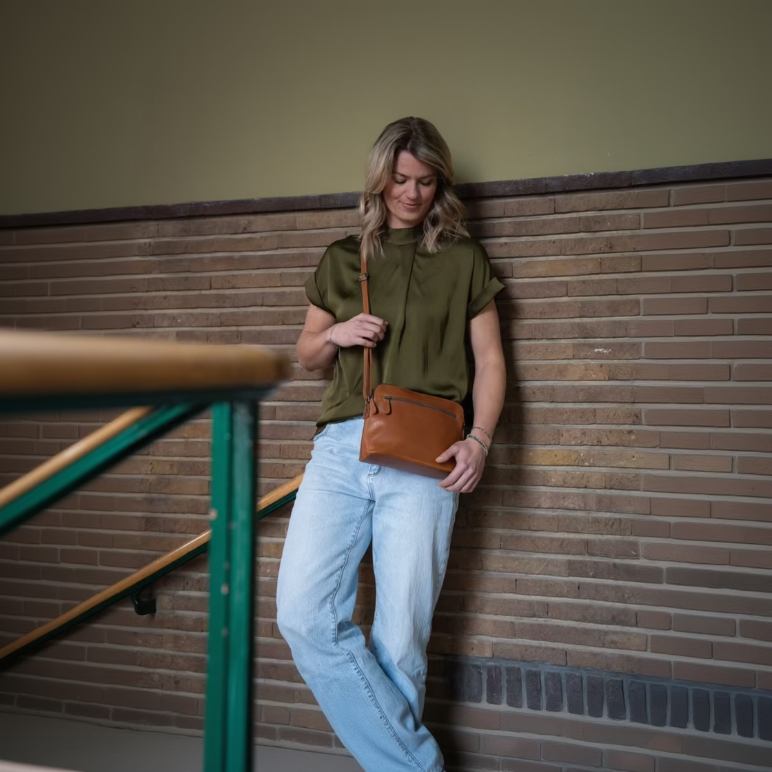 Nebraska Full-Grain Leather Crossbody Bag 女士 – alternate product view 3