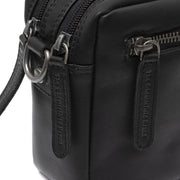 Samui Full-Grain Leather Crossbody Bag 女士 - Structured Side Profile Showing Gusset Depth &amp; Expansion Capacity