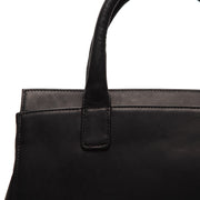 Close-Up Detail of Classic Collar &amp; Heavy-Duty Zipper Hardware on Garda Full-Grain Leather Handbag 女士