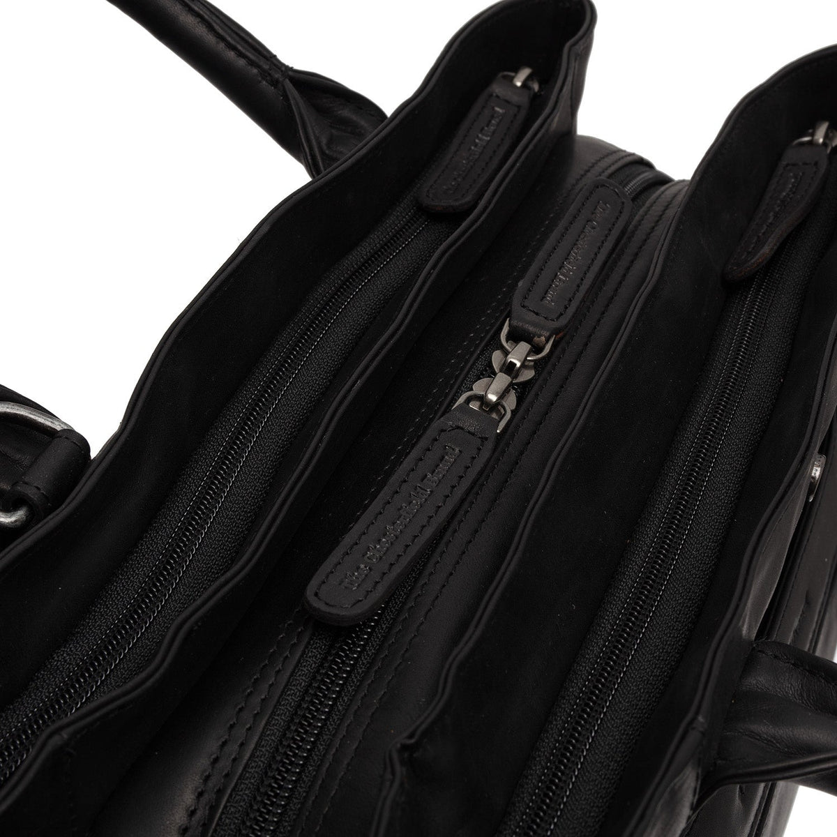 Passau Full-Grain Leather Handbag 女士 - Lateral Side Profile View Showing Sleeve Cut &amp; Athletic Taper Fit