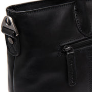 Close-Up Detail of Classic Collar &amp; Heavy-Duty Zipper Hardware on Pergamino Full-Grain Leather Handbag 女士