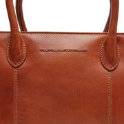 Styled Fit Perspective of Pergamino Full-Grain Leather Handbag 女士 on Model - Natural Daylight Drape