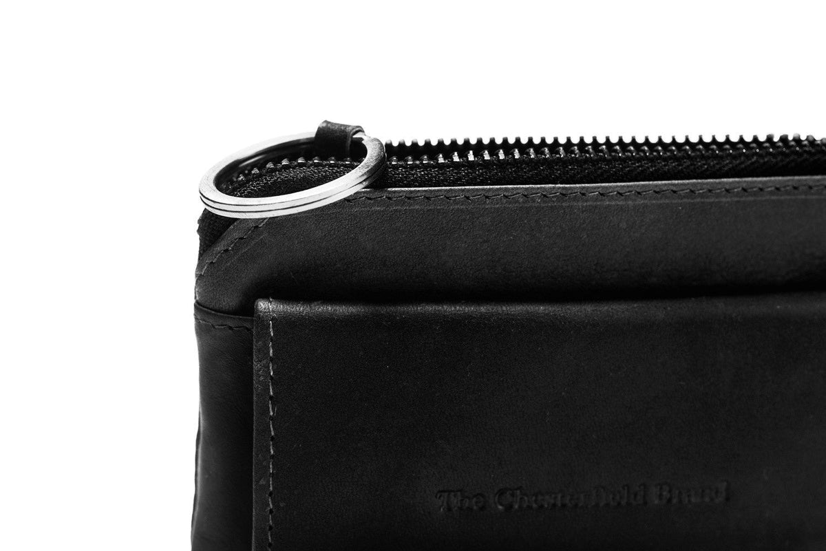 Oliver Full-Grain Leather Key Case 女士 - Lateral Side Profile View Showing Sleeve Cut &amp; Athletic Taper Fit
