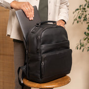 Austin Full-Grain Leather Laptop Backpack 女士 - Structured Side Profile Showing Gusset Depth &amp; Expansion Capacity