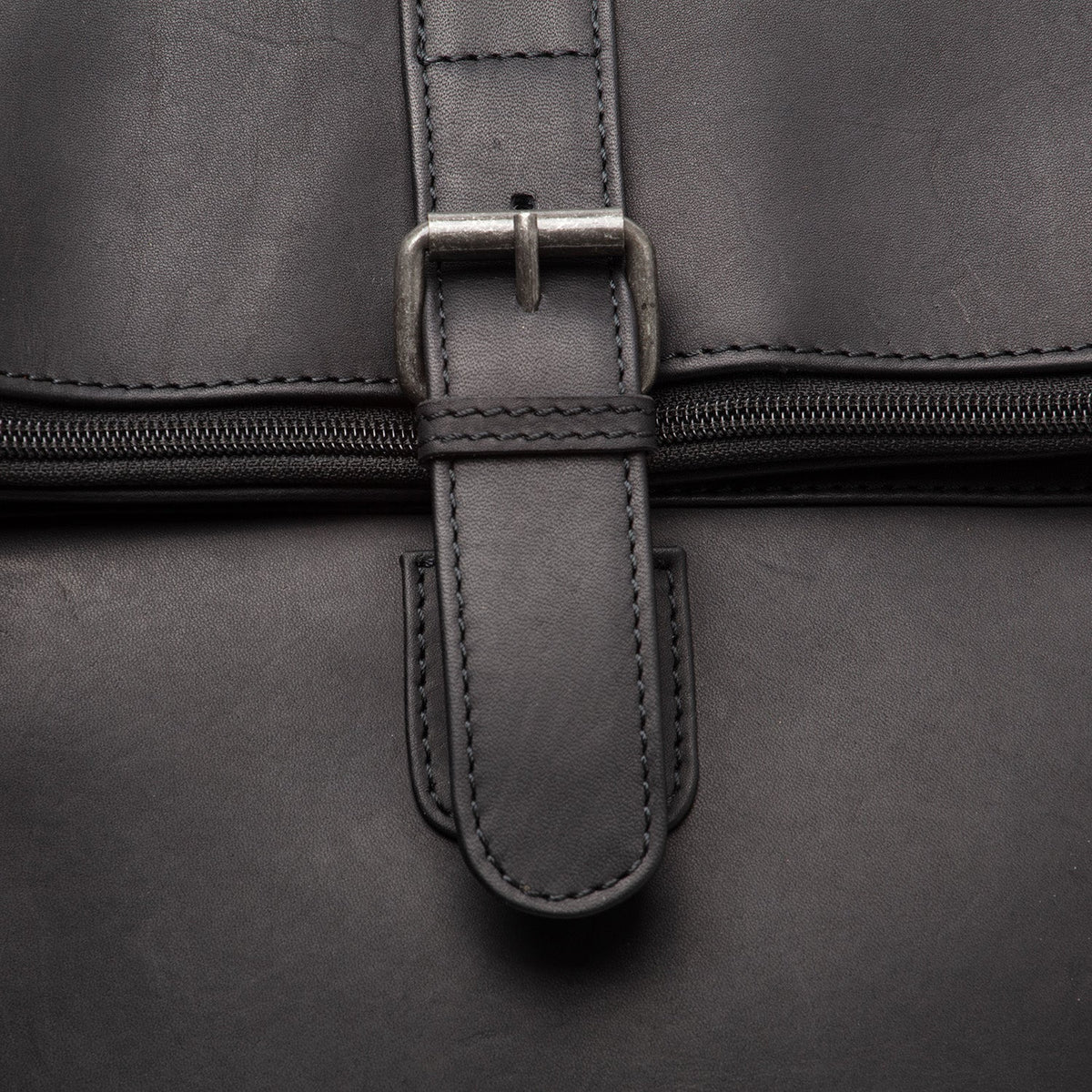 Solid Antique Brass Hardware &amp; Heavy-Duty Dual Zipper Detail on Larsson Full-Grain Leather Laptop Backpack 女士