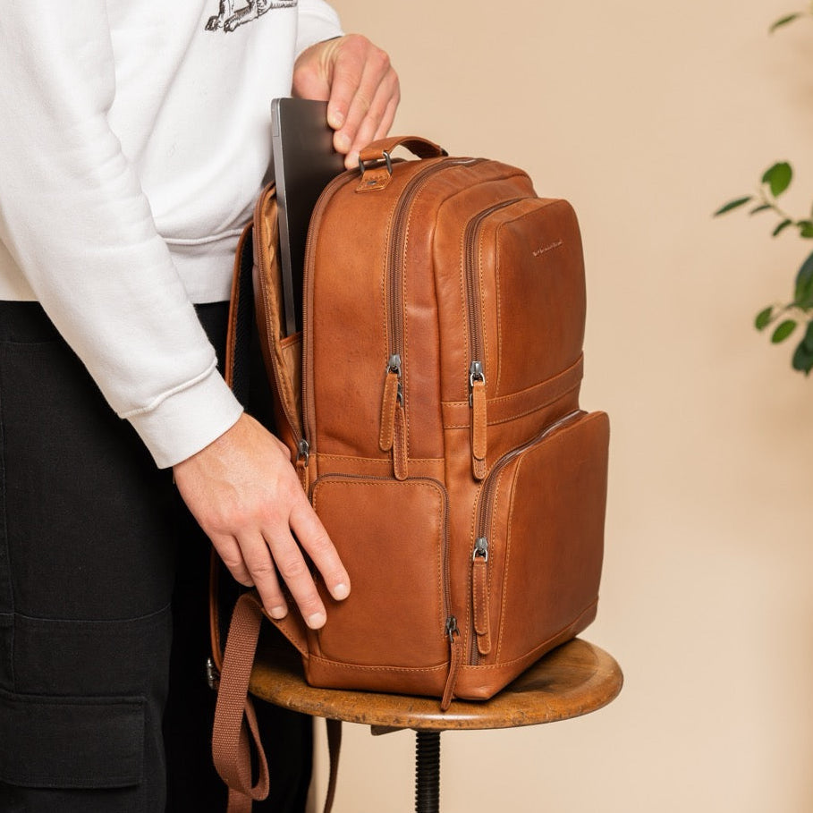 Lennox Full-Grain Leather Laptop Backpack 女士 – alternate product view 3