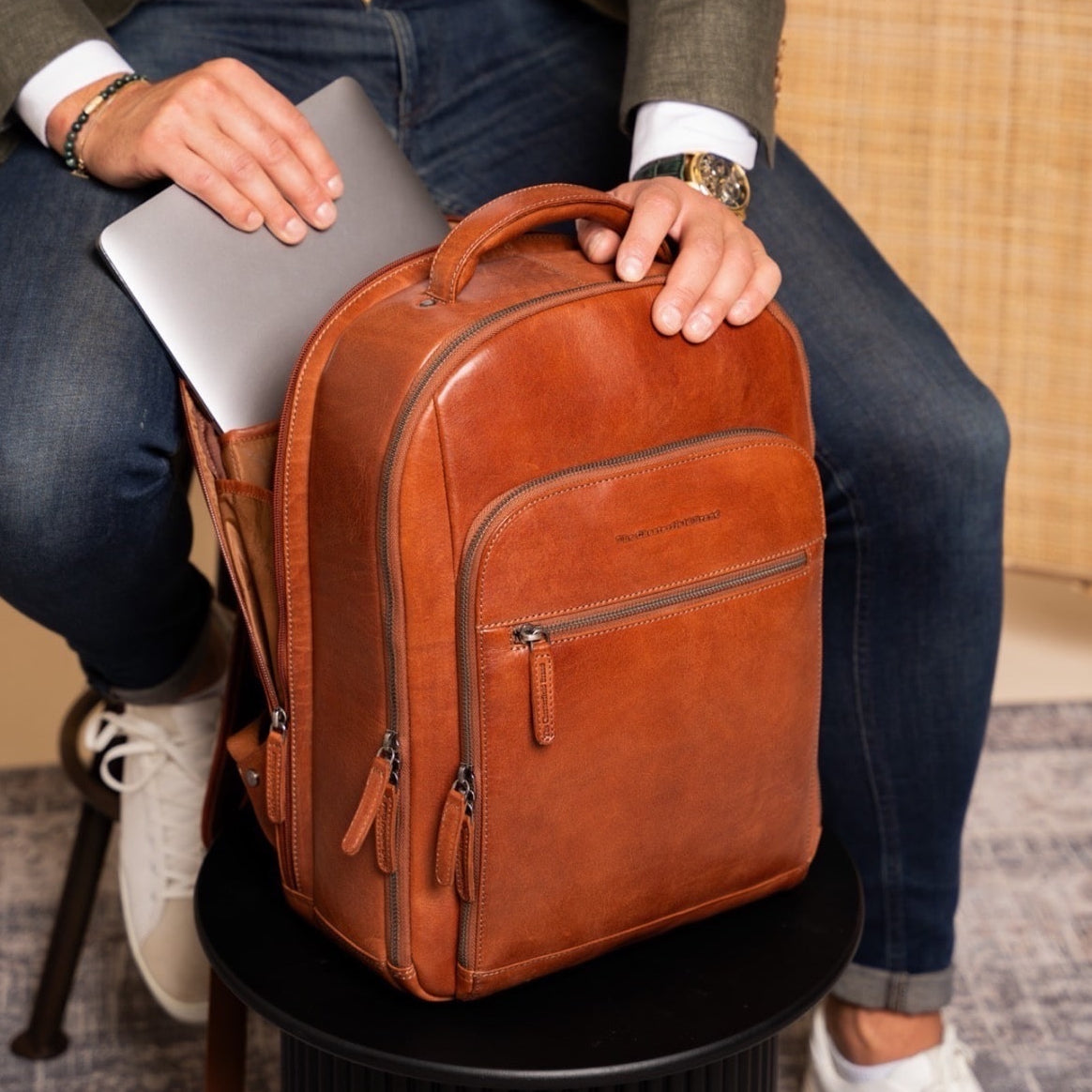 Maggiore Full-Grain Leather Laptop Backpack 男士 – alternate product view 3