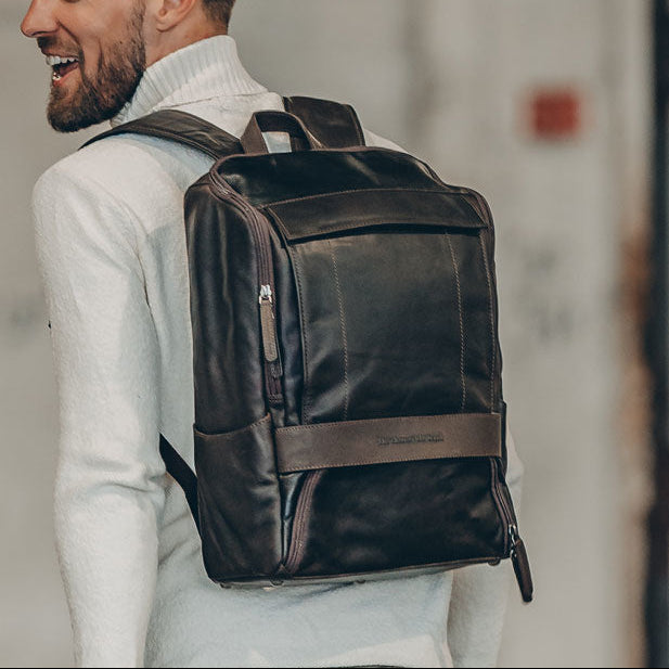 Rich Full-Grain Leather Laptop Backpack 男士 – alternate product view 2