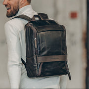 Rich Full-Grain Leather Laptop Backpack 男士 – alternate product view 2