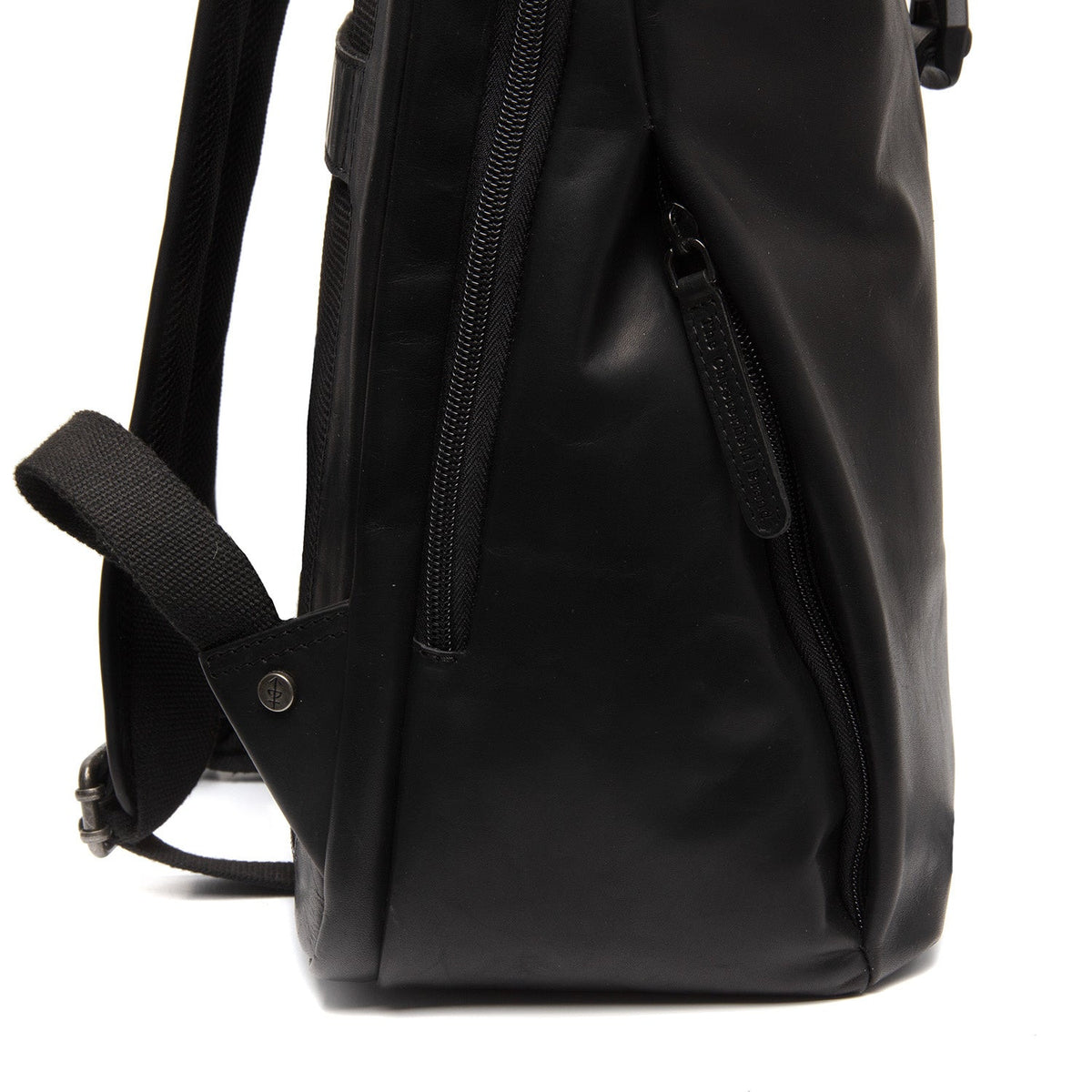
内衬展示 Showing Dedicated Padded Laptop Sleeve & Multi-Compartment Organization