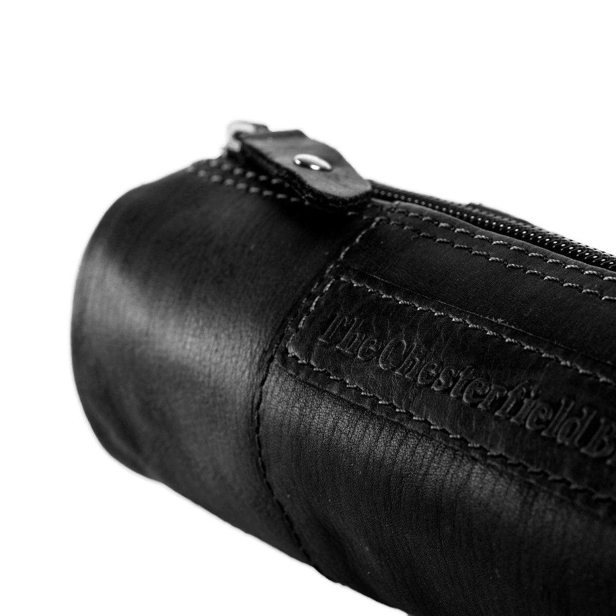Close-Up Detail of Classic Collar &amp; Heavy-Duty Zipper Hardware on Leather Pencil Case Lea 女士
