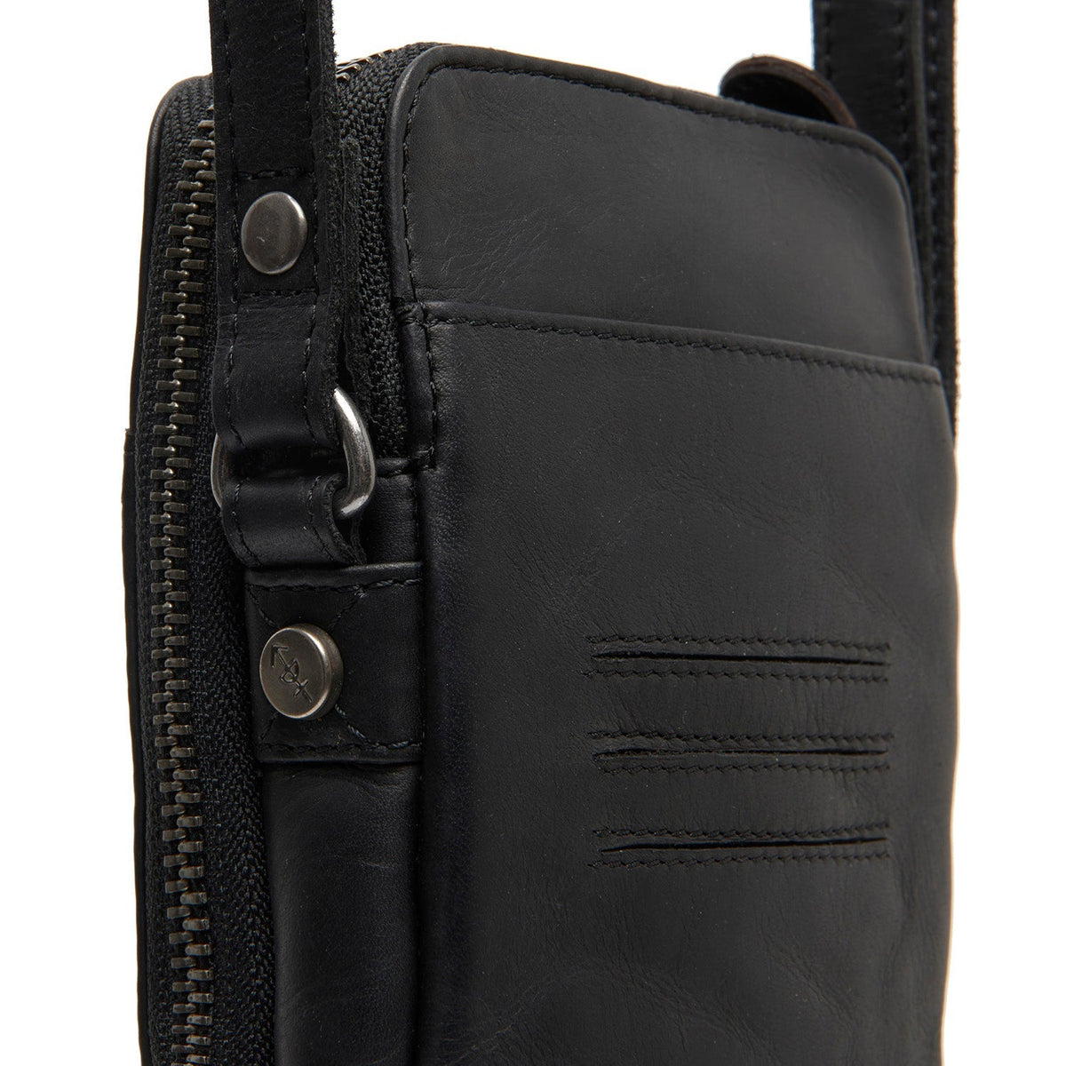 Alesund Full-Grain Leather Phone Bag 女士 - Lateral Side Profile View Showing Sleeve Cut &amp; Athletic Taper Fit