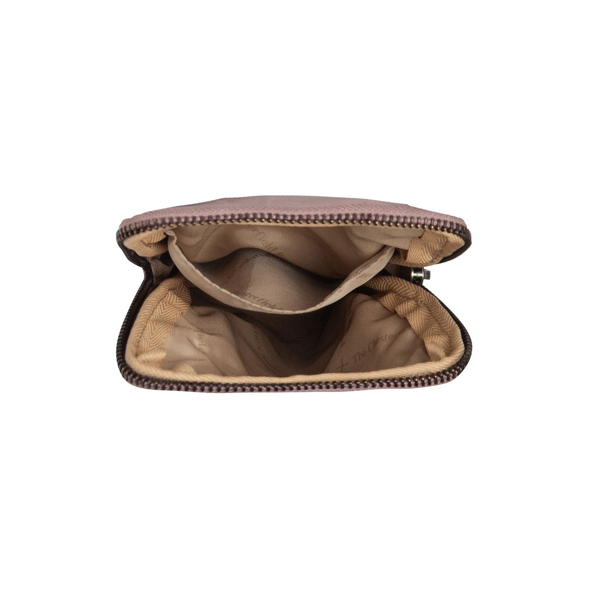 Salta Full-Grain Leather Phone Bag - 展现立体袖型与合身版型的侧身视角