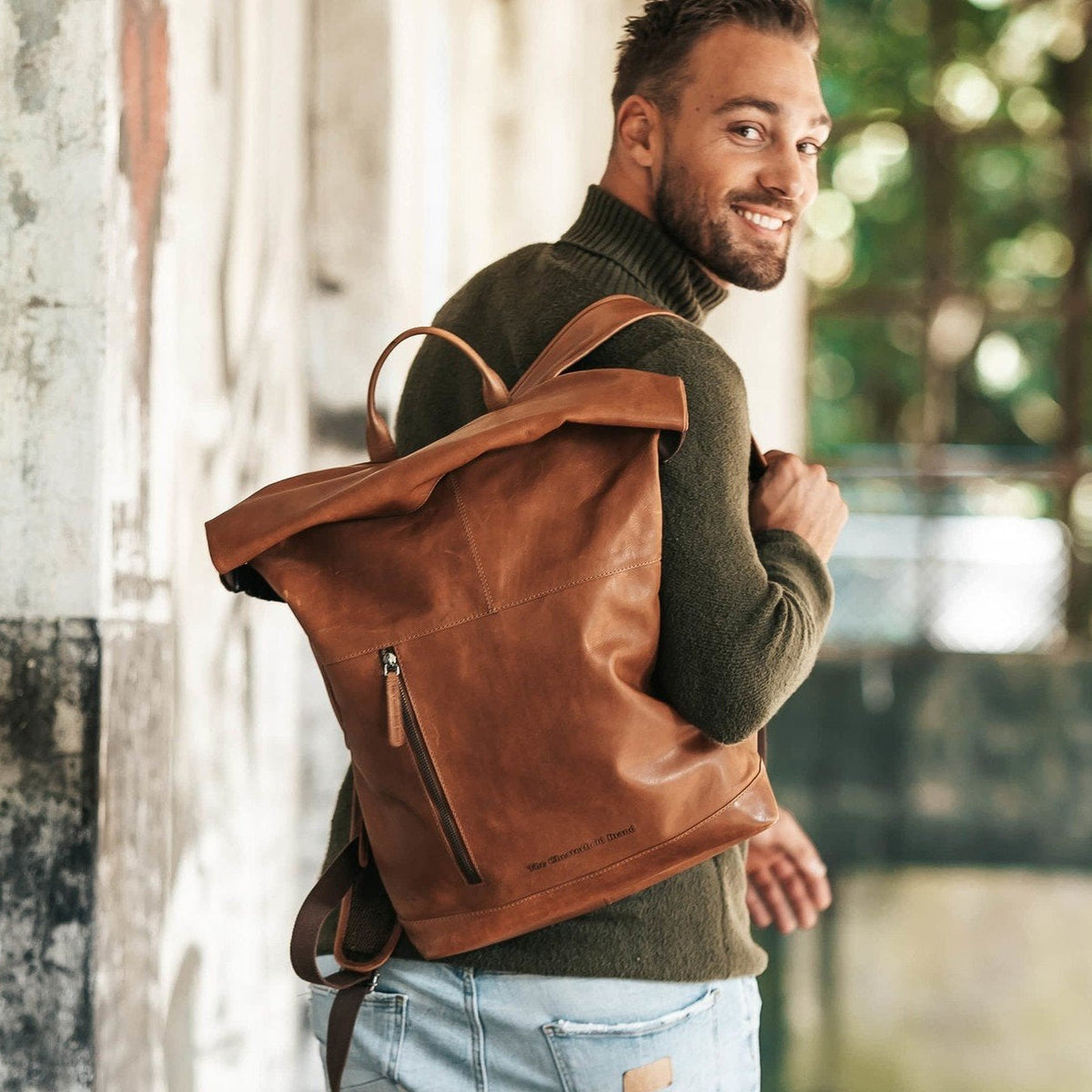Liverpool Full-Grain Leather Roll-top Backpack 女士 – alternate product view 2