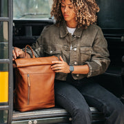 Mazara Full-Grain Leather Roll-top Backpack 女士 – alternate product view 3