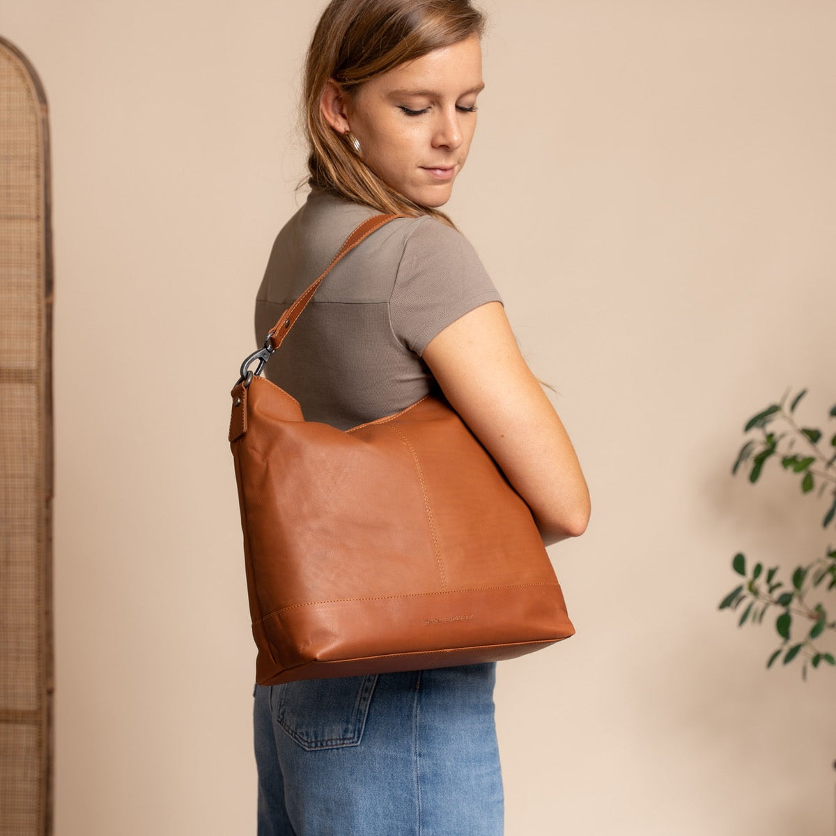 Amelia Full-Grain Leather Shoulder Bag 女士 – alternate product view 2