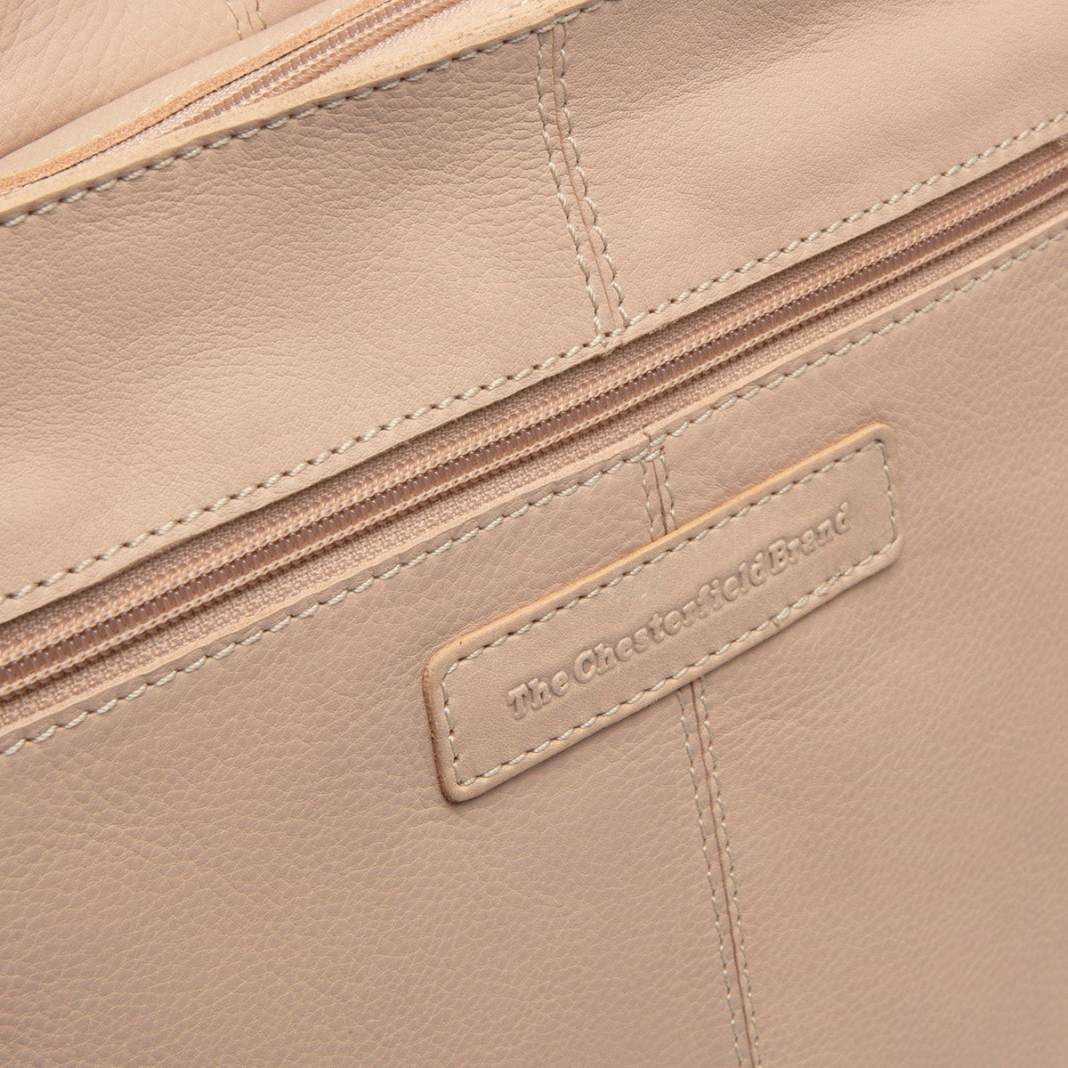 Astero Full-Grain Leather Shoulder Bag 女士 - Structured Side Profile Showing Gusset Depth &amp; Expansion Capacity