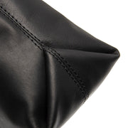 
100% Full-Grain Wax Pull-Up 100% Full-Grain Leather Grain Texture & Handcrafted Patina Detail